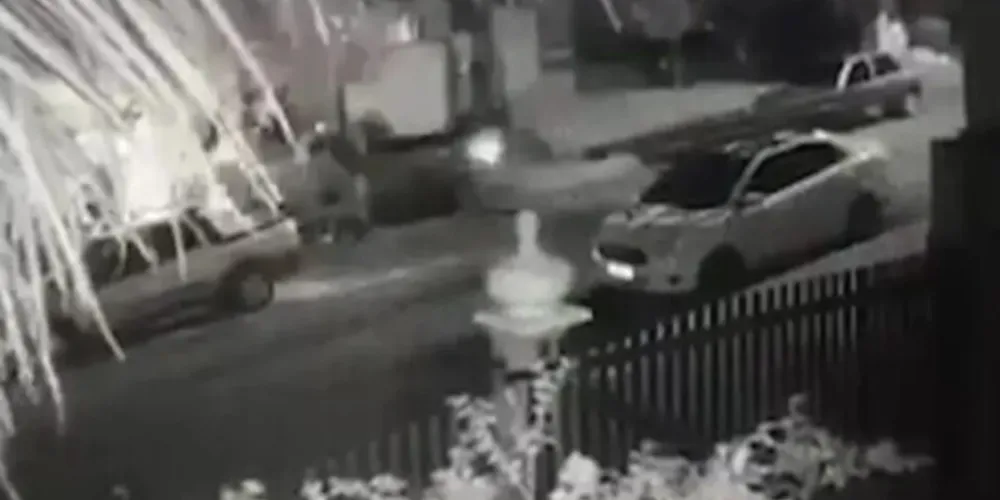 Ranger atinge em cheio o grupo que estava sentado na calçada