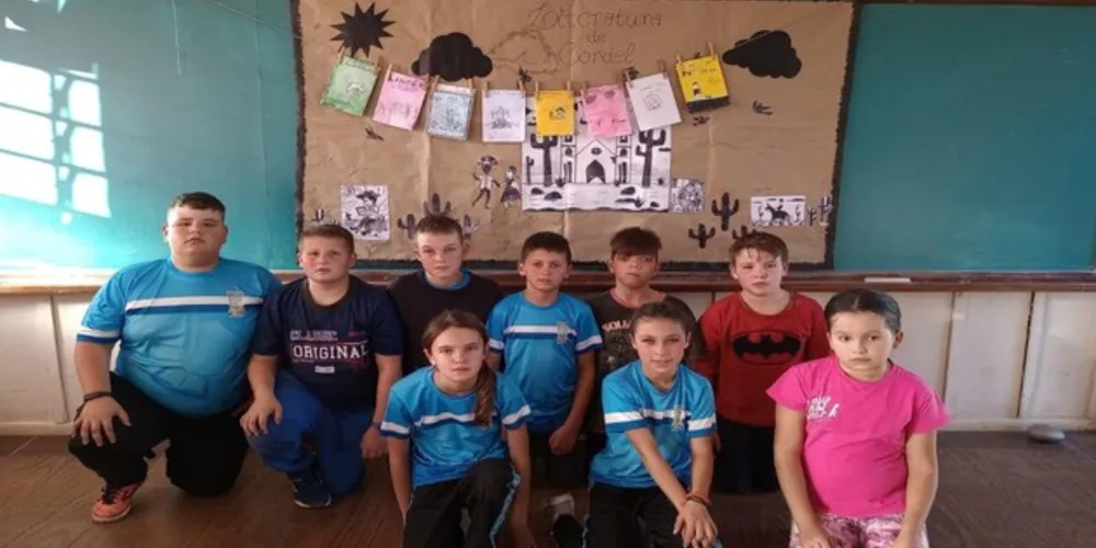 Com os trabalhos finalizados, os alunos os expuseram para a comunidade escolar