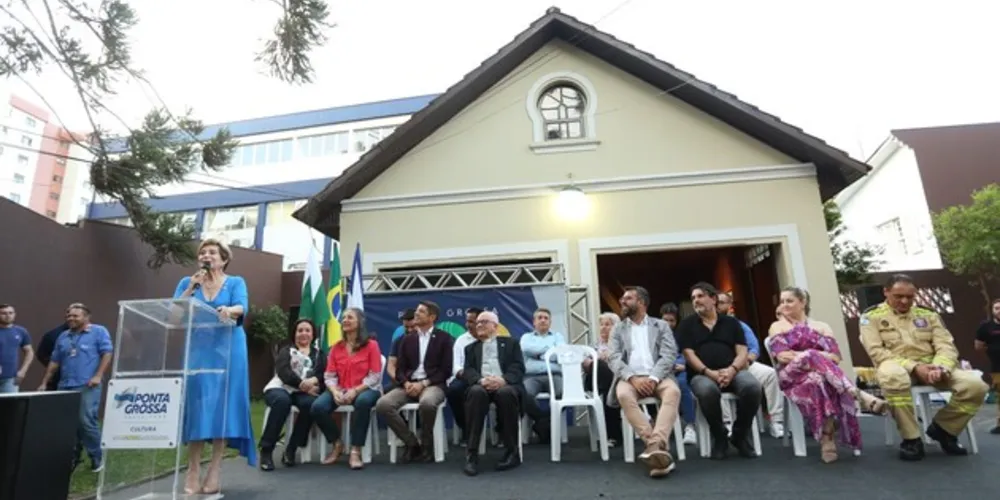 A solenidade contou com a presença da prefeita Elizabeth Schmidt, do secretário municipal de Cultura, Alberto Portugal e convidados