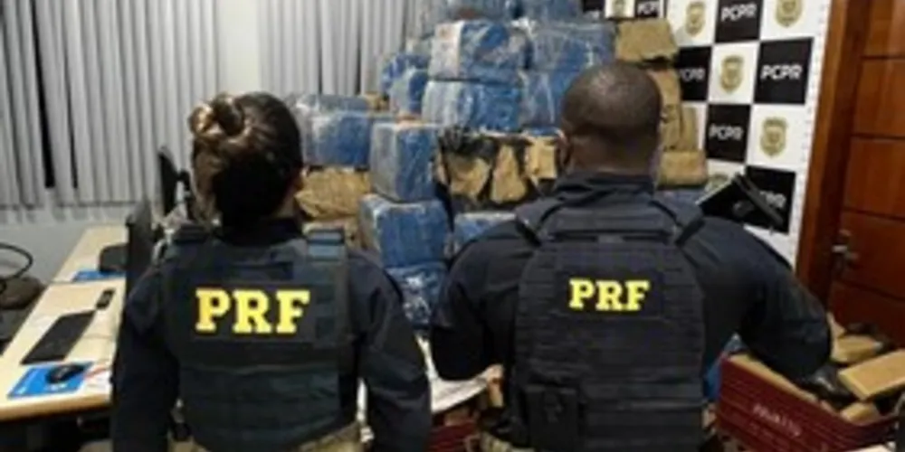 Polícia Rodoviária Federal (PRF) apreendeu mais de cinco quilos de maconha em Irati