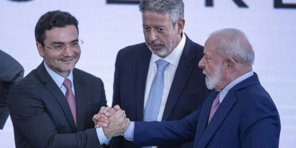 Lula deu posse a Celso Sabino, do União Brasil, ao lado de Arthur Lira