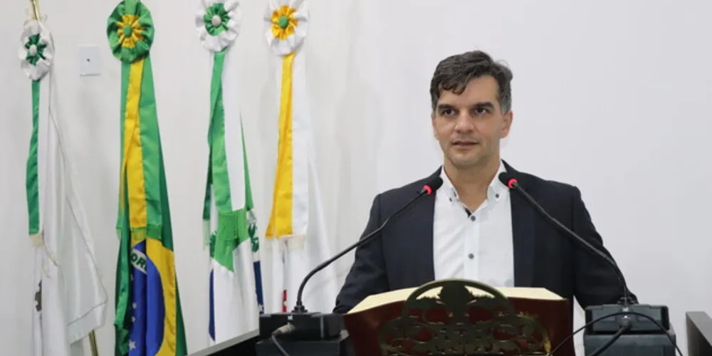 João Almeida Júnior: “as novas lâmpadas ajudam a reduzir o consumo de energia elétrica e conferem maior segurança para a população”