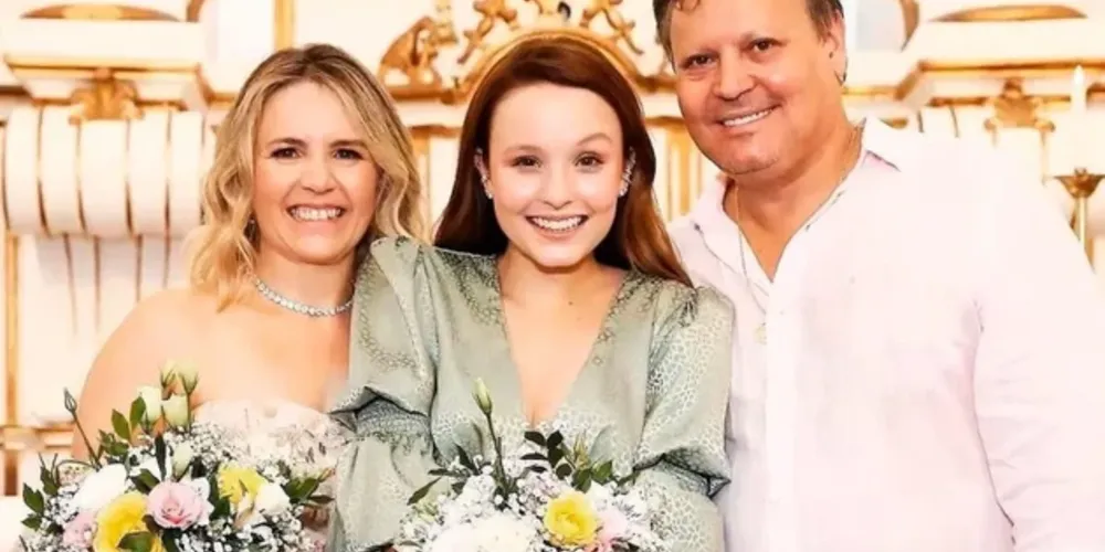 Atriz descobriu operação feita pelos pais e decidiu romper sociedade