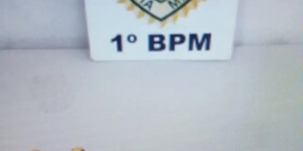 O suspeito foi abordado pela equipe portando uma pistola Taurus, calibre 9mm