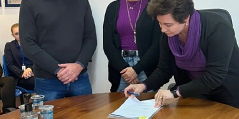 Mabel foi recebida pela prefeita em exercício, Ieda Waydzik, para assinatura da ordem de serviço para ampliação e reforma da Unidade de Saúde da Vila São João