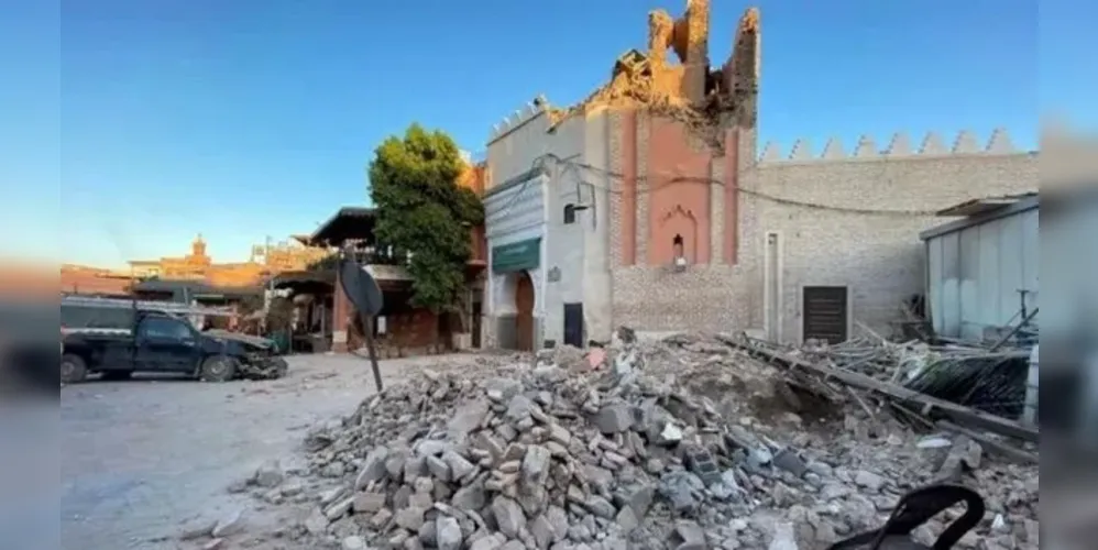 Antiga mesquita na histórica cidade de Marrakech foi bastante danificada por terremoto