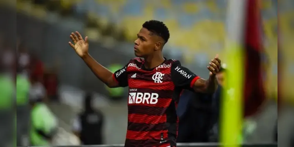 O Flamengo informou hoje que concluiu a venda do atleta Matheus França para o Crystal Palace