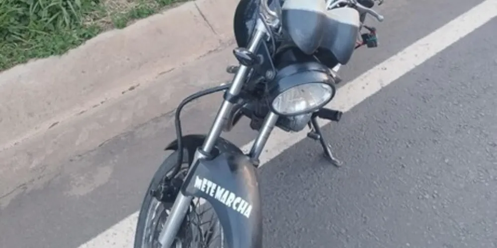 Dois adolescentes caíram da moto na PR-092, entre Jaguariaíva e Arapoti, na tarde deste domingo (17)