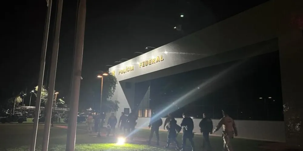 Dos sete mandados de prisão cautelares expedidos, quatro foram em desfavor de policiais rodoviários federais