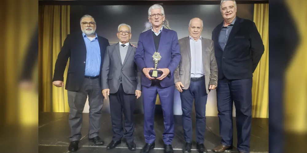 O secretário de Estado da Agricultura e do Abastecimento, Norberto Ortigara, foi premiado com o Troféu Agroleite na noite desta quarta-feira (09)