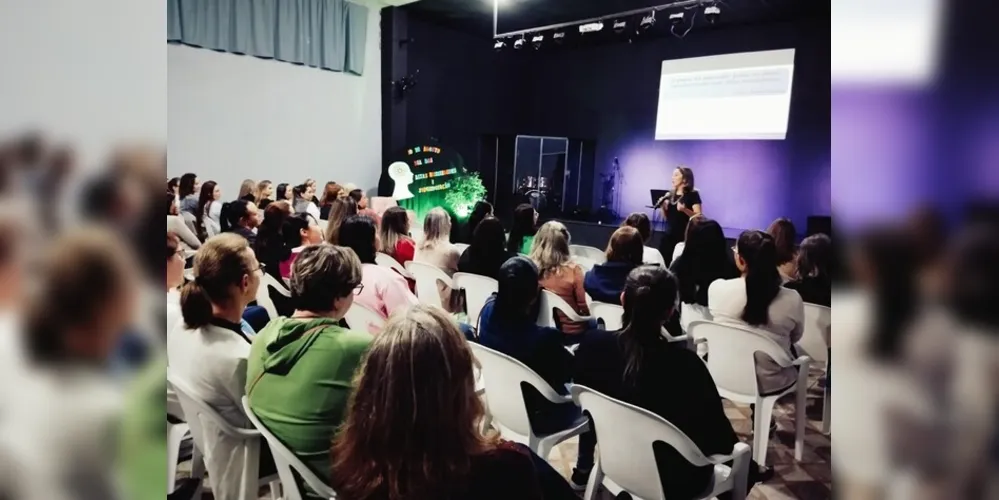 Educadores, secretária de Educação e vice-prefeita estiveram presentes no evento