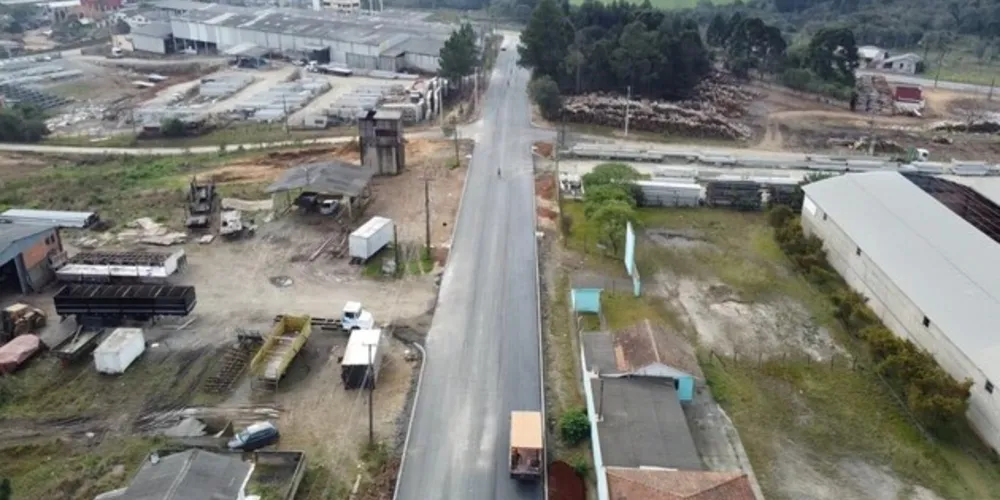 Ruas do Condomínio Industrial da Vila São João, próximo a BR-153, agora contam com asfalto