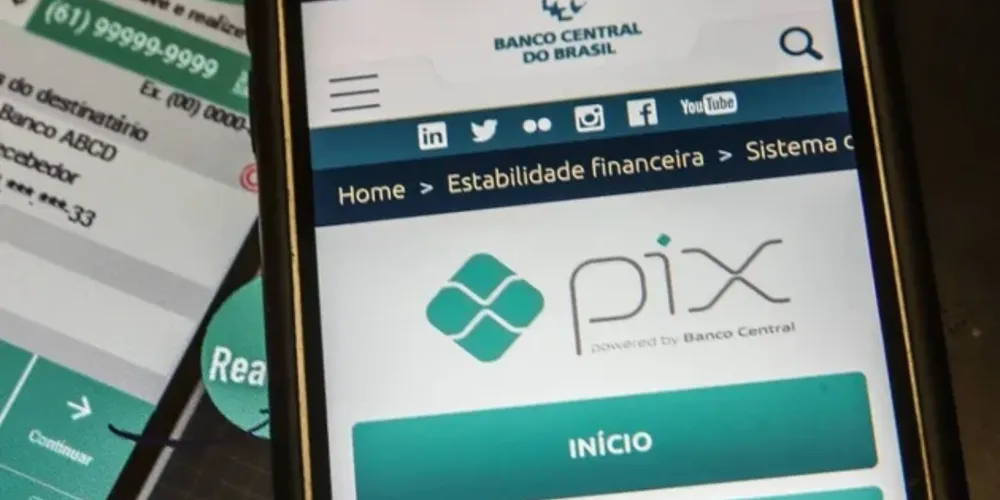 O Pix, sistema de pagamentos instantâneos criado pelo Banco Central, foi lançado no Brasil em 2020