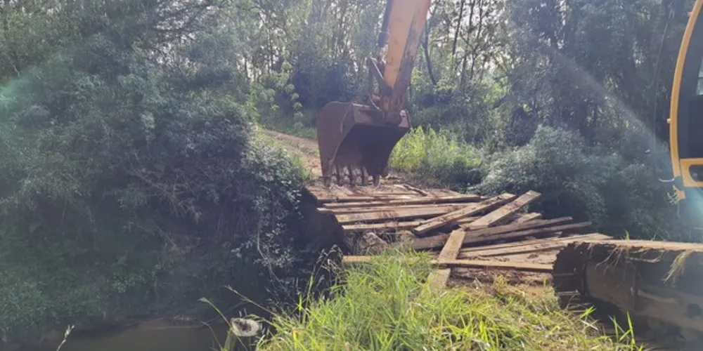 A nova ponte fica sobre o rio Santa Rosa e substituirá a de madeira