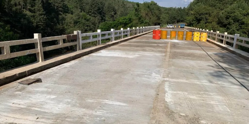 A ponte tem 64,10 metros de extensão e 8,30 metros de largura