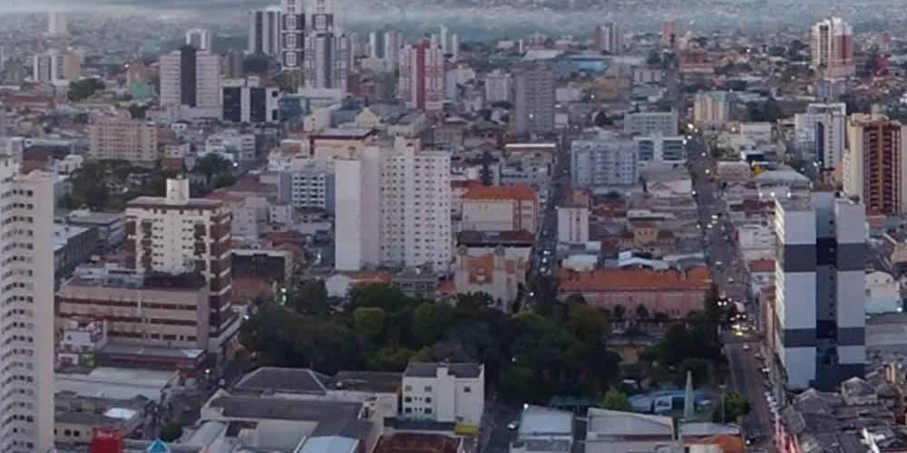 Homem estava na praça quando foi abordado
