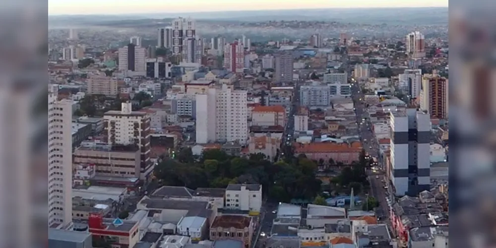 Homem estava na praça quando foi abordado