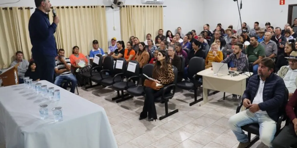 Prefeito Renam na abertura do Programa Moradia Legal em Cândido de Abreu