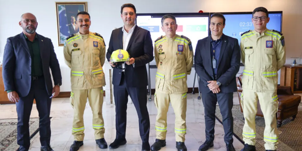 Ao lado de bombeiros de outros estados, o profissional foi para o Canadá em 21 de julho, onde atuou ativamente na pior temporada de incêndios florestais