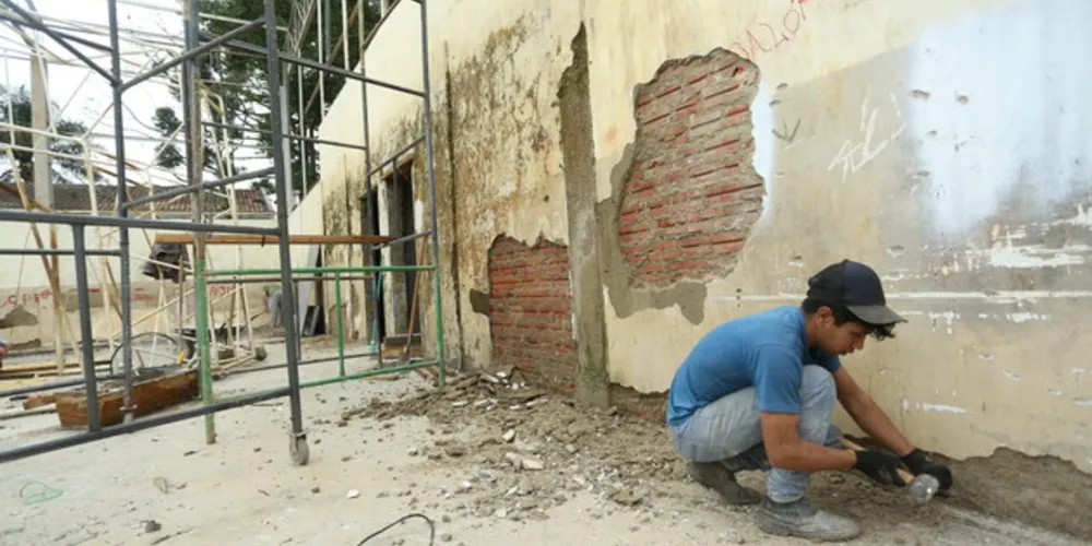As obras incluem a troca do telhado e de pisos e  pintura nova