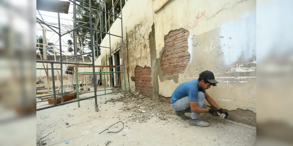 As obras incluem a troca do telhado e de pisos e  pintura nova