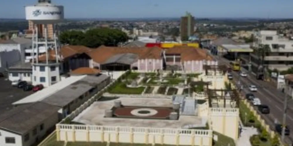 Em situações como esta, a Sanepar orienta que se priorize a água tratada para higiene e alimentação