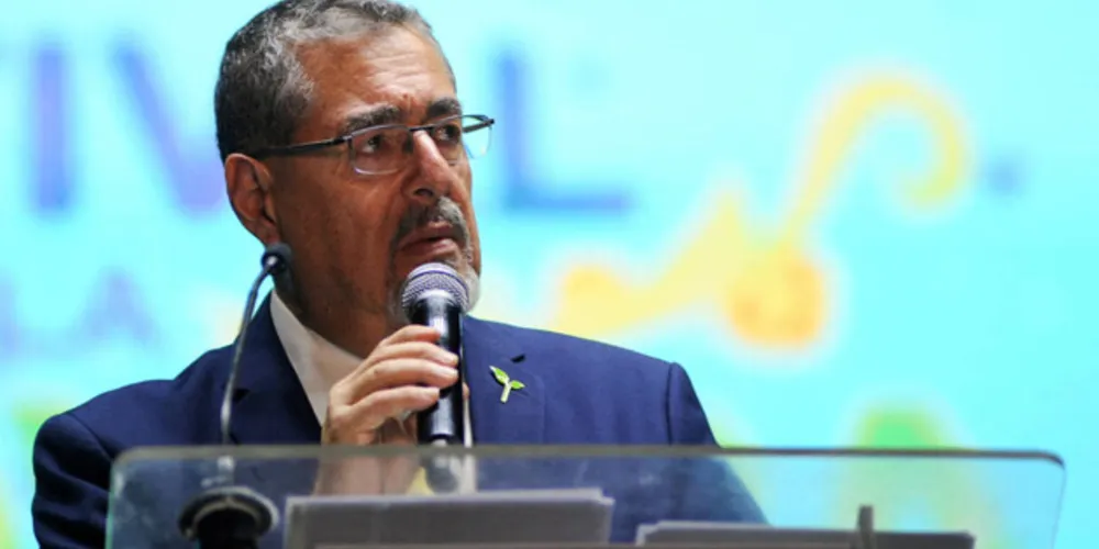 Arévalo durante campanha na Guatemala