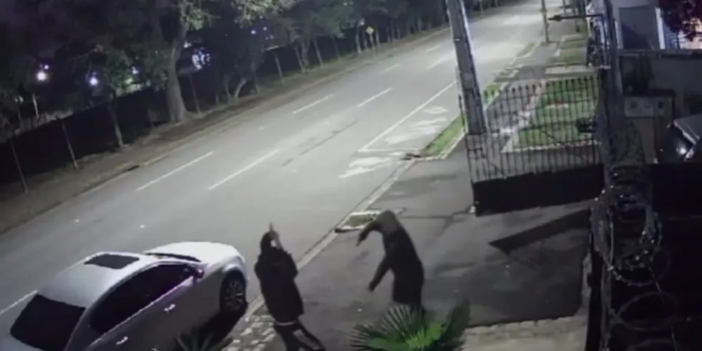 Proprietário do veículo foi rendido pelo bandido armado