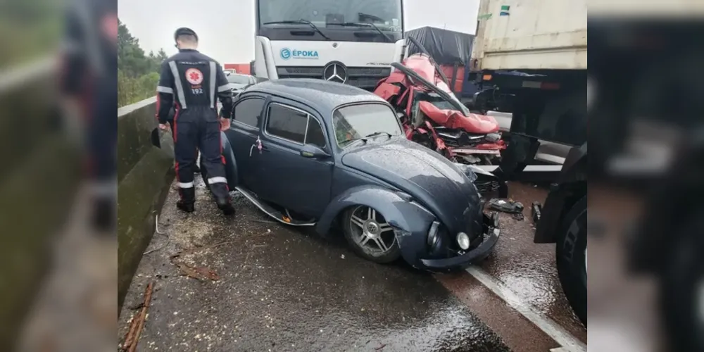 Motorista do Fusca estava com mãe no veículo