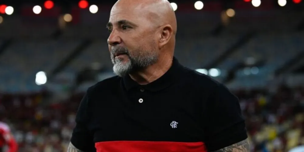 Jorge Sampaoli assinou contrato com o Flamengo em 17 de abril, dirigiu a equipe em 39 jogos e usou 39 escalações diferentes