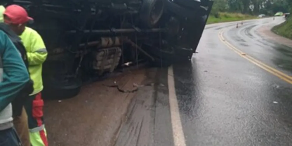 Tombamento aconteceu na tarde desta sexta-feira (25)