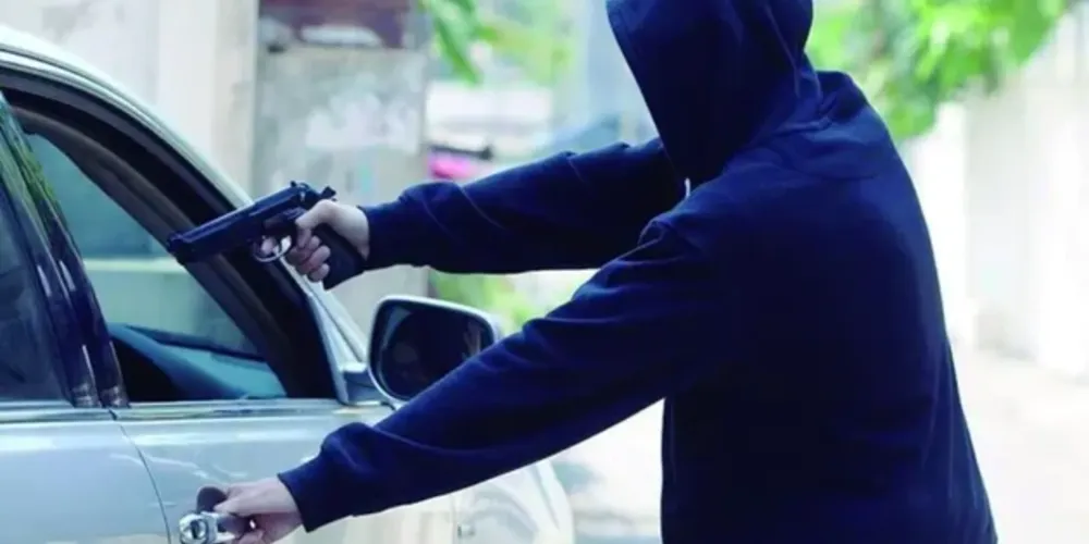 Vítima foi surpreendida na noite deste sábado