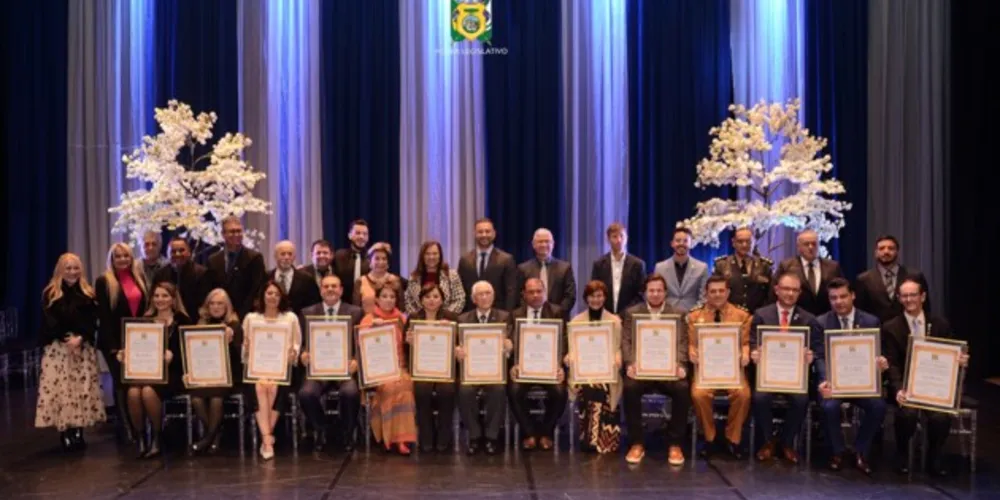Foram homenageadas diversas personalidades que tiveram impacto na cidade de Ponta Grossa