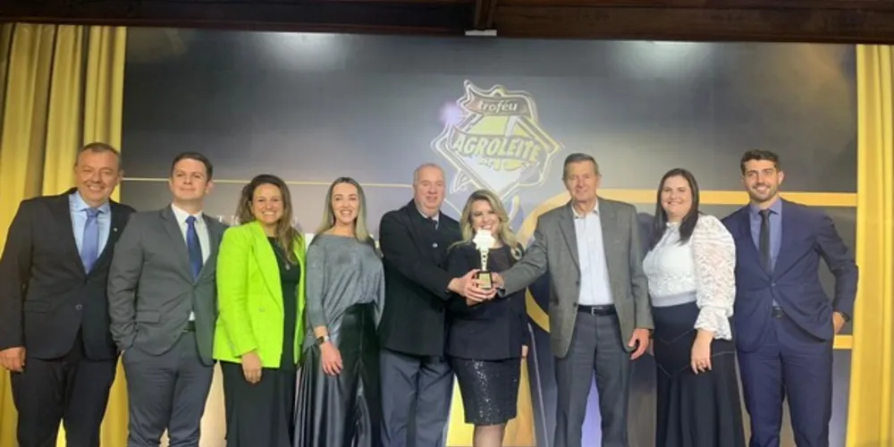 Sicredi foi eleito novamente como o melhor agente financeiro no Troféu Agroleite 2023, o prêmio nacional mais importante do setor leiteiro