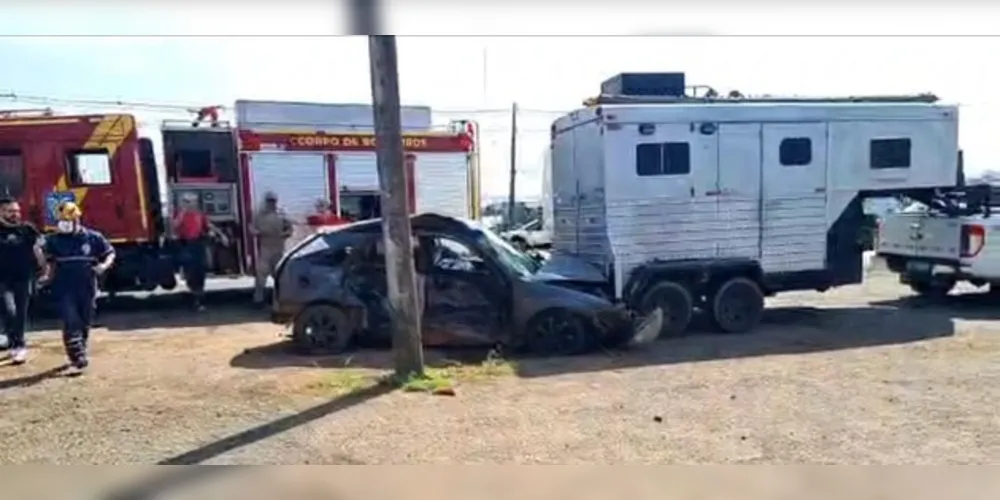 Acidente aconteceu na manhã desta segunda-feira (25), na Avenida Souza Naves