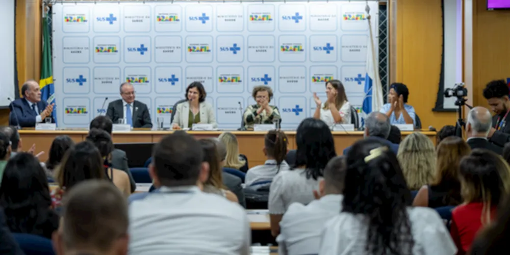 Entre os benefícios do tratamento estão a melhora da função pulmonar e do estado nutricional