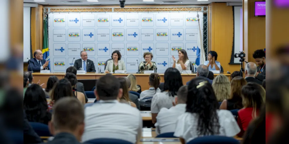 Entre os benefícios do tratamento estão a melhora da função pulmonar e do estado nutricional