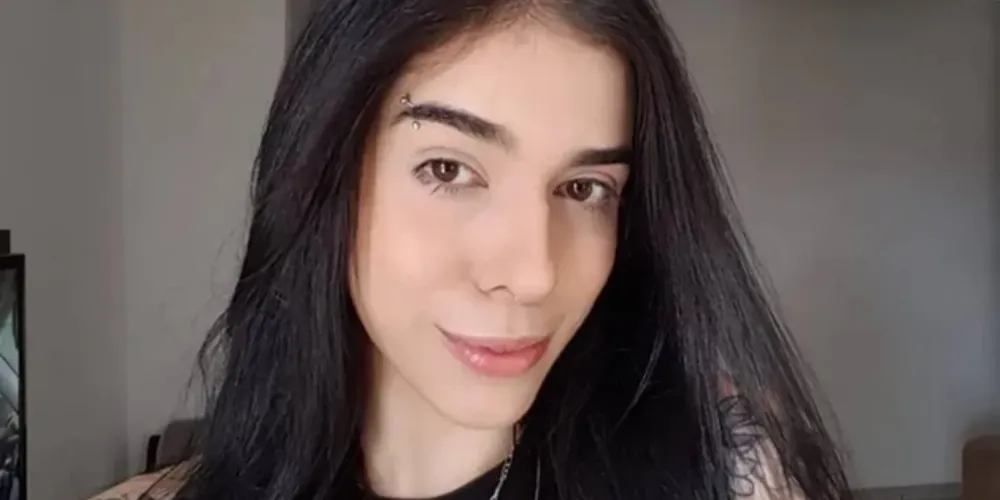 A jovem foi internada em fevereiro deste ano