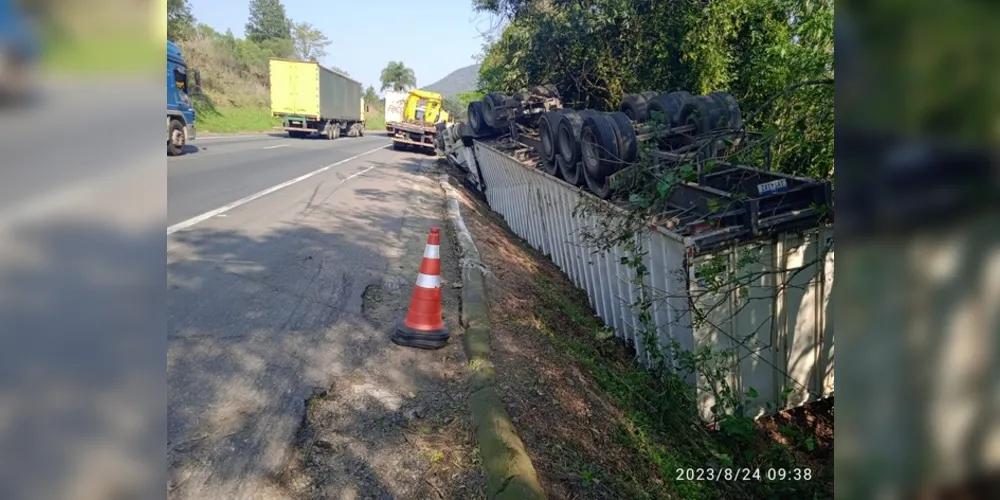 Tombamento aconteceu no km 128 da BR-277