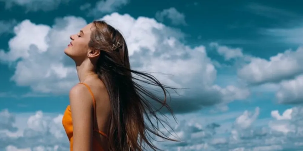 O pop fofo de letra singela de 'Não Vou Te Contar' é sucessor de 'Por Acaso'