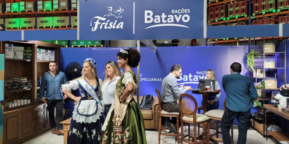 A marca da Frísia Cooperativa Agroindustrial está presente no pavilhão da feira