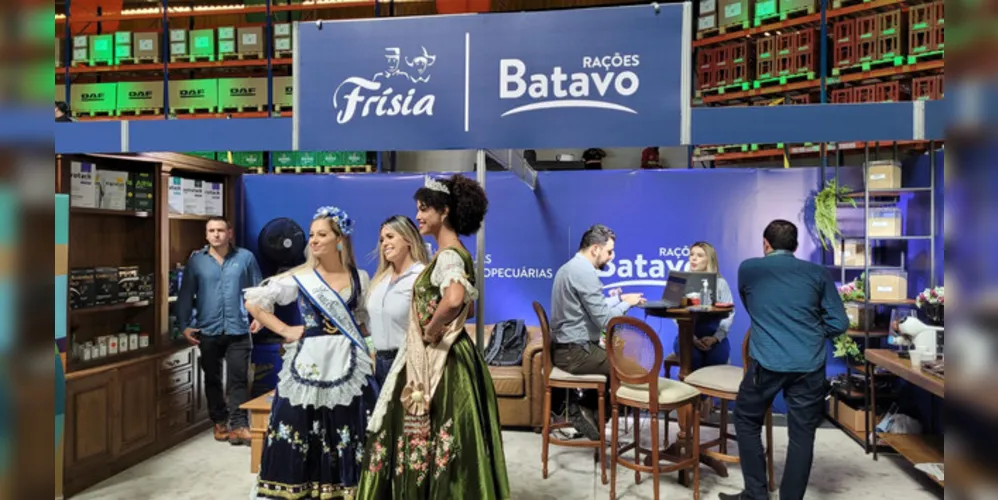 A marca da Frísia Cooperativa Agroindustrial está presente no pavilhão da feira