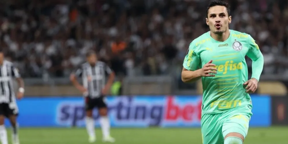 O Palmeiras iniciou o confronto muito bem, criando problemas para a defesa do Atlético-MG