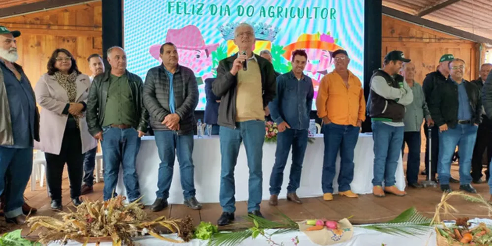 Secretário comemorou a data em reunião com agricultores na região Central do Paraná