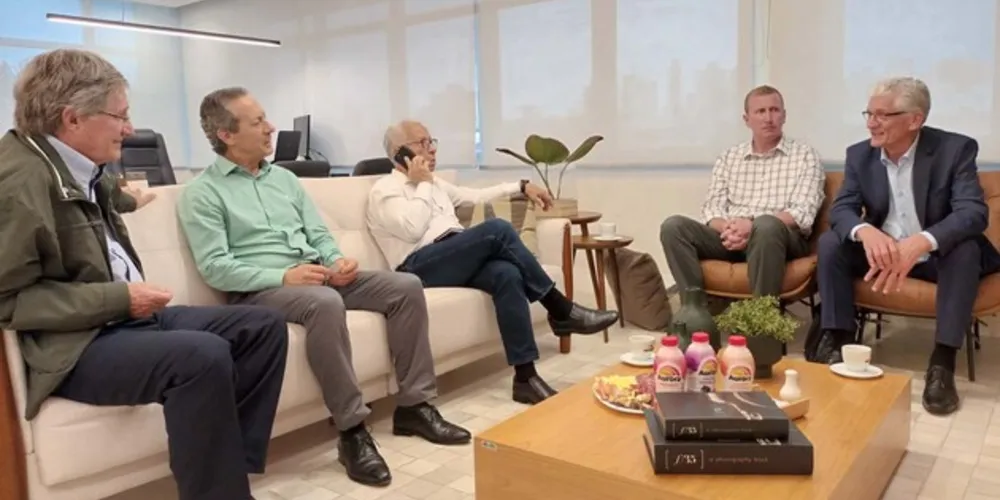 Secretário Norberto Ortigara aproveitou a visita a Chapecó para se reunir com o presidente da Cooperativa Central Aurora de Alimentos, Neivor Canton