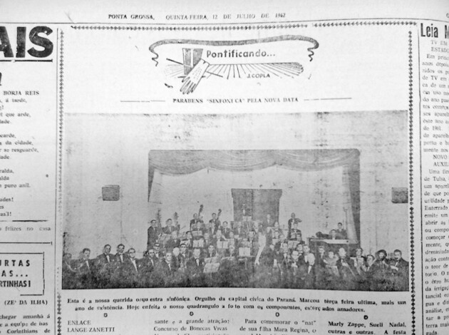 A coluna “Pontificando”, assinada por J. Copla e publicada no Jornal da Manhã de 12 de julho de 1962 destacou o oitavo aniversário da Orquestra Sinfônica de Ponta Grossa