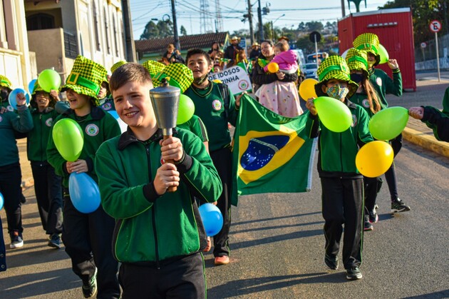 No desfile o tema principal é a comemoração dos 200 Anos de Jaguariaíva