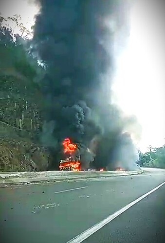 Imagens encaminhadas ao Portal aRede mostram a proporção do incêndio