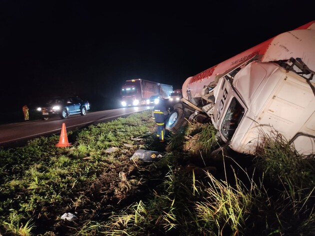 Acidente na BR-277, em Balsa Nova, aconteceu na noite desta quarta-feira (13)