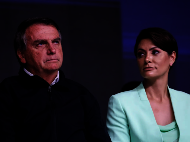 Jair Messias Bolsonaro e Michelle Bolsonaro estiveram na Polícia Federal